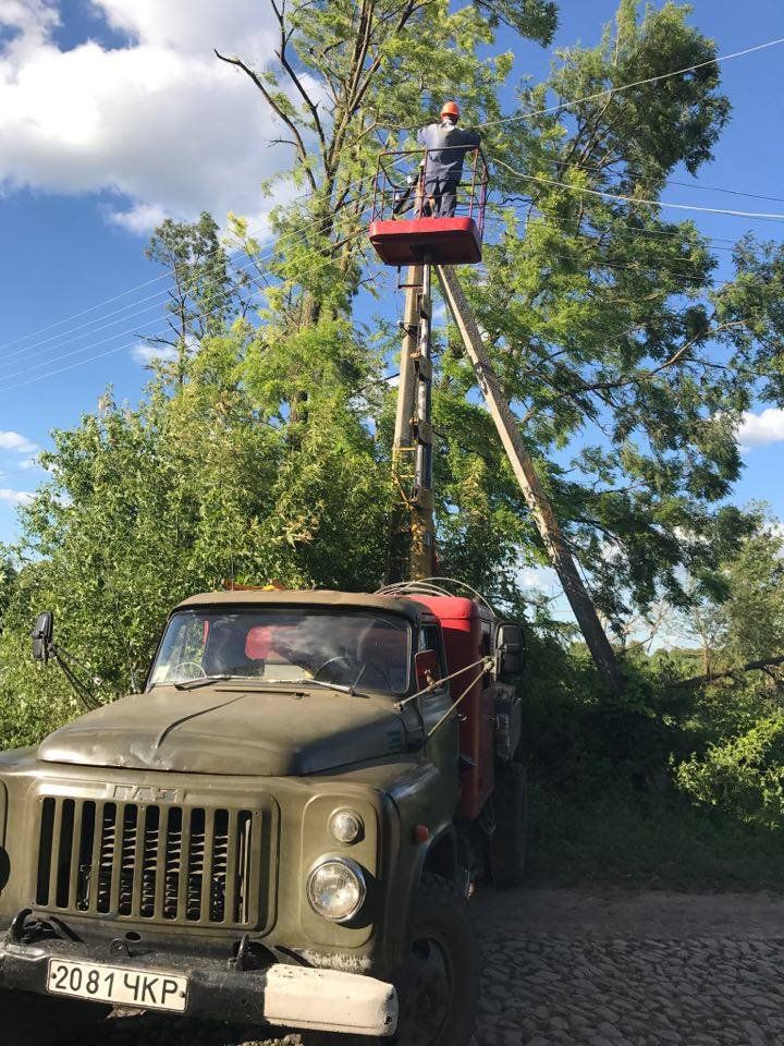 Енергетики завершують аварійні роботи
