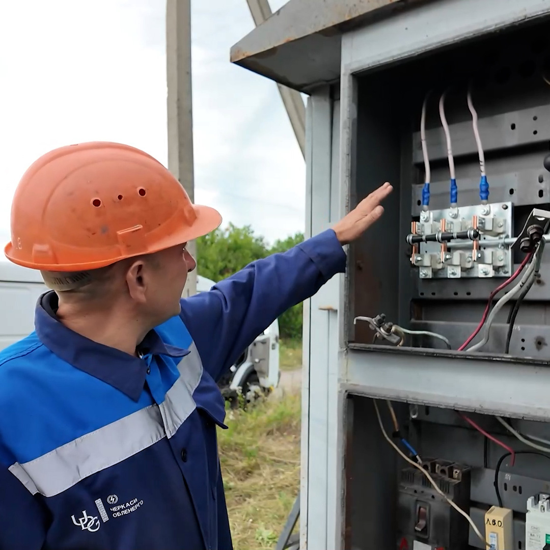 Підготовка до осінньо-зимового періоду: енергетики проводять технічне обслуговування підстанцій